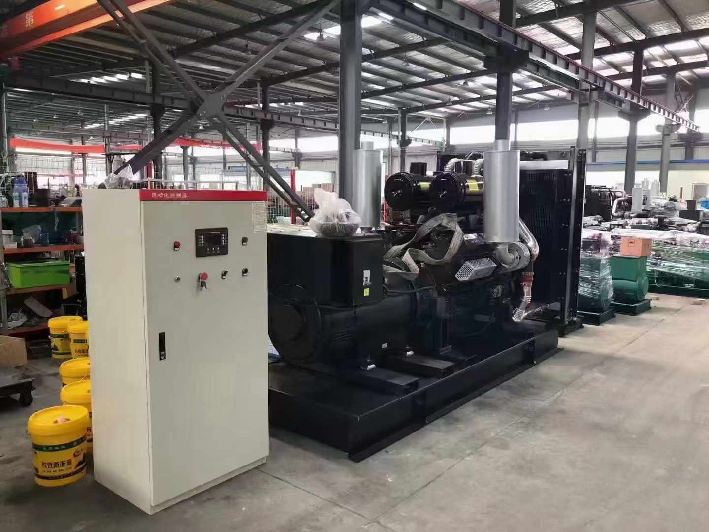 钦州柴油发电机组负载测试时，若出现异常运行状态应如何处理？